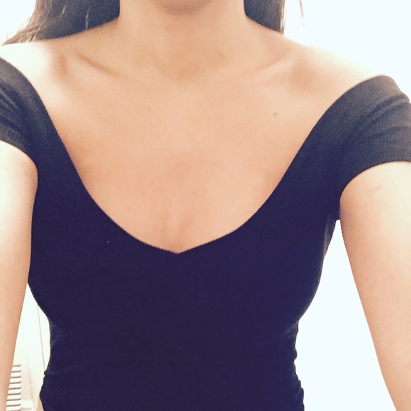 Plunging tight v neck Bebe black top