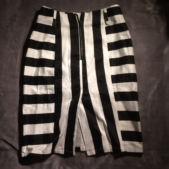 Black and White Skirt - Picture 2 of 4