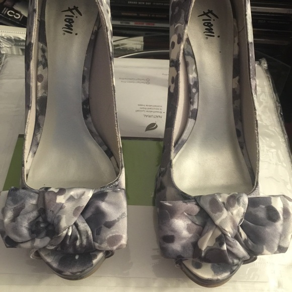 Spring closet cleaning and have to many shoes!! - Picture 1 of 3