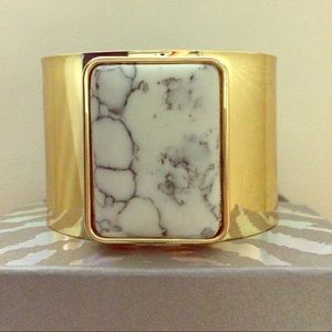 SALE🇺🇸International Concepts GoldTone Stone Cuff