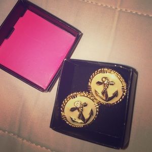 Gold and off white anchor earnings