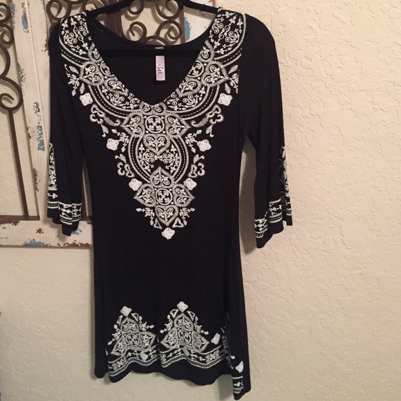 Cute Black/White dress