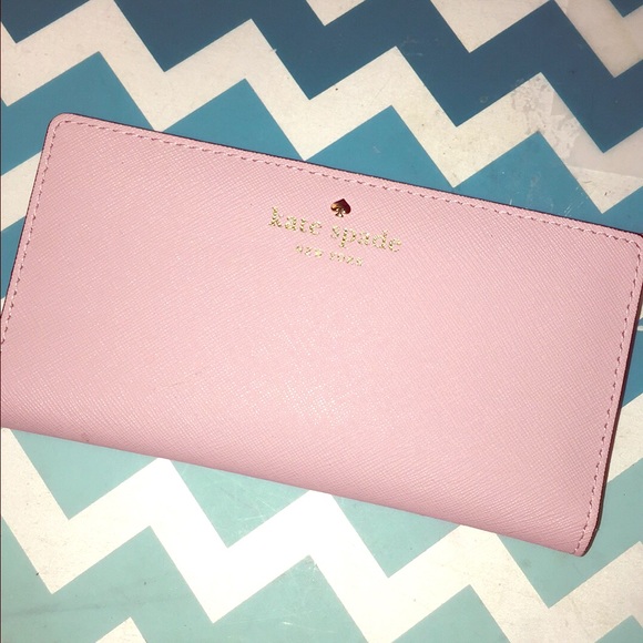 kate spade Handbags - 5 min left of price drop!!!Kate spadeStacy wallet
