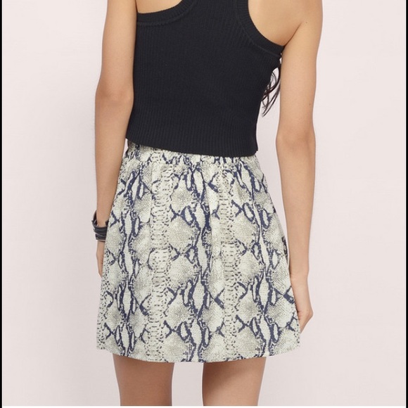 Snake pattern mini skirt