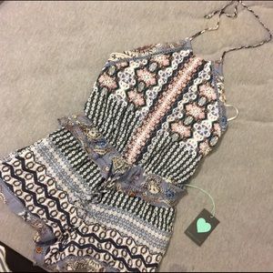 🛍TRADED Kendall & Kylie Halter Romper