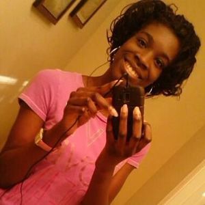 Meet your Posher, Denisha