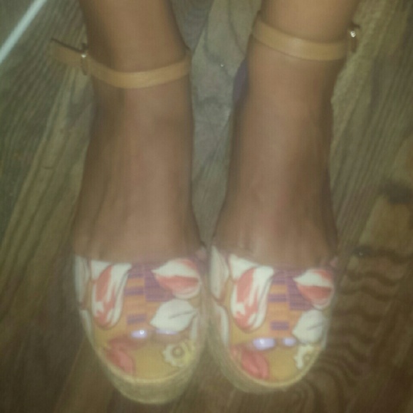 SOLD!!!!!Tory Burch sherri wedge - Picture 3 of 3