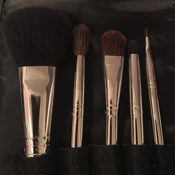 LE Smashbox Brush Set - Picture 2 of 2