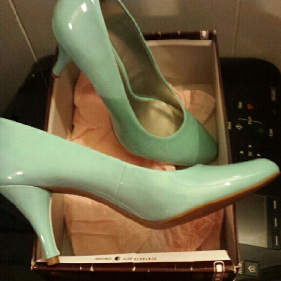 Nib turquoise heels