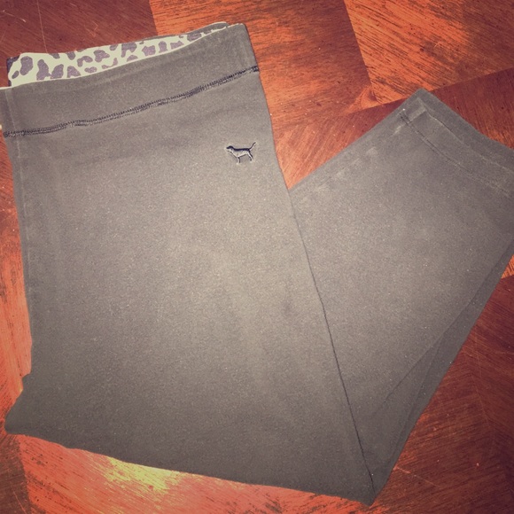 VS leggings, goes to knees/mid calf