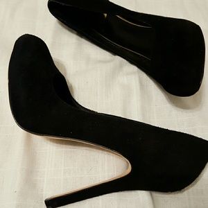 The Perfect Pair of Black Pumps