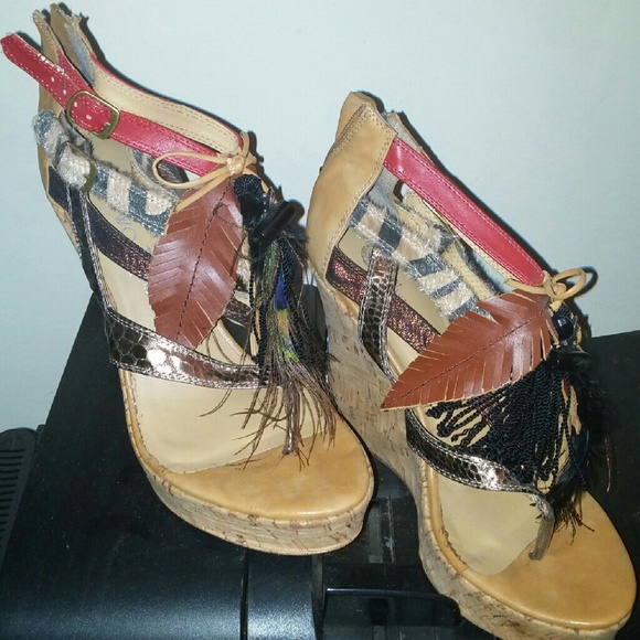 Two Lips wedge sandal.