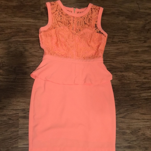 Gianni Bini coral lace peplum dress