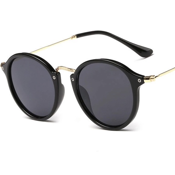 Round Mirror Sunglasses in Limited Quantity - Picture 3 of 4