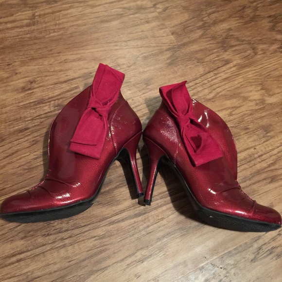 SOLD!!!!Jessica Simpson burgundy booties - Picture 1 of 3