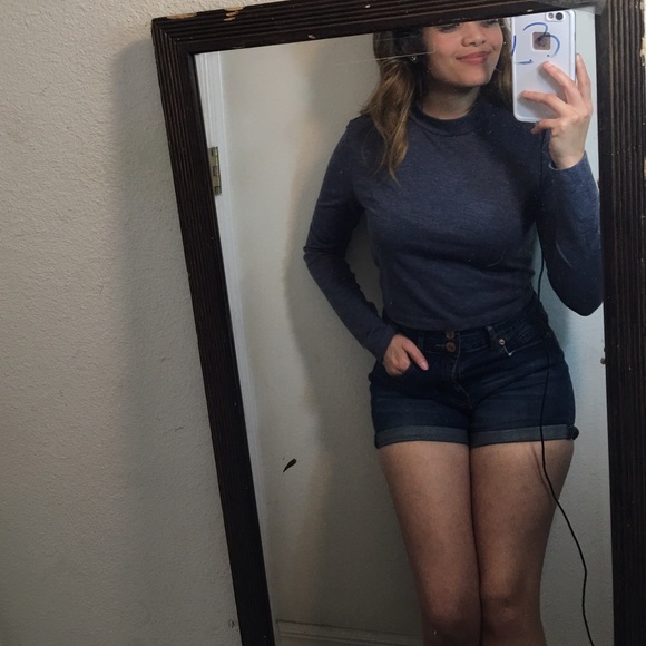 Long-sleeve blue top