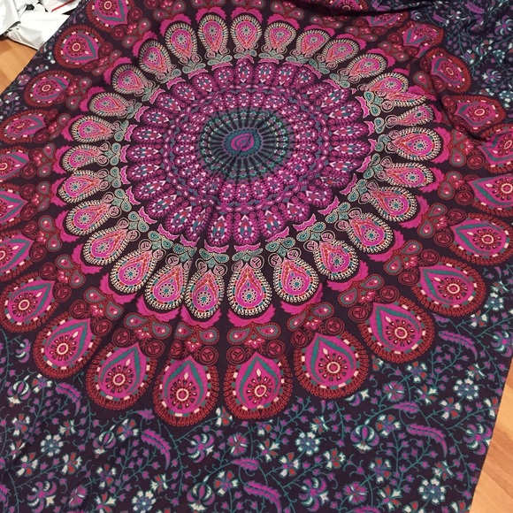 Pink and purple feathery throwover - Picture 2 of 4