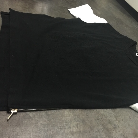 BLACK AND WHITE TOP🔴🔴🔴 FINAL PRICE!! 🔴🔴🔴 - Picture 3 of 4