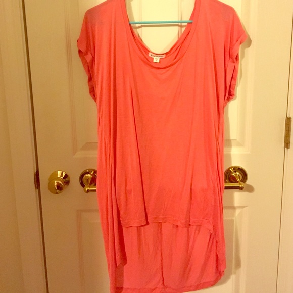 Coral high-low flowy t-shirt