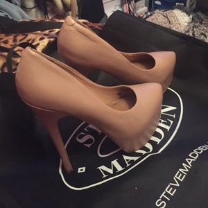 Steve Madden famous DEJAVU  blush pump