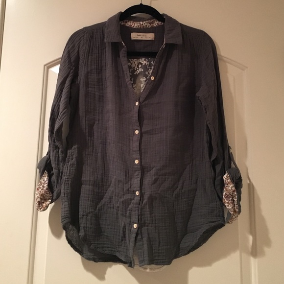 Lightweight button-down top