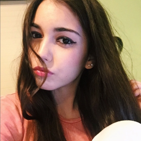 PLEASE READ 🌸Meet your posher • Cierra🌸 - Picture 4 of 4