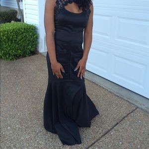 Black Sleeveless Prom Dress