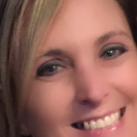 Meet your Posher, Lisa - Picture 1 of 1