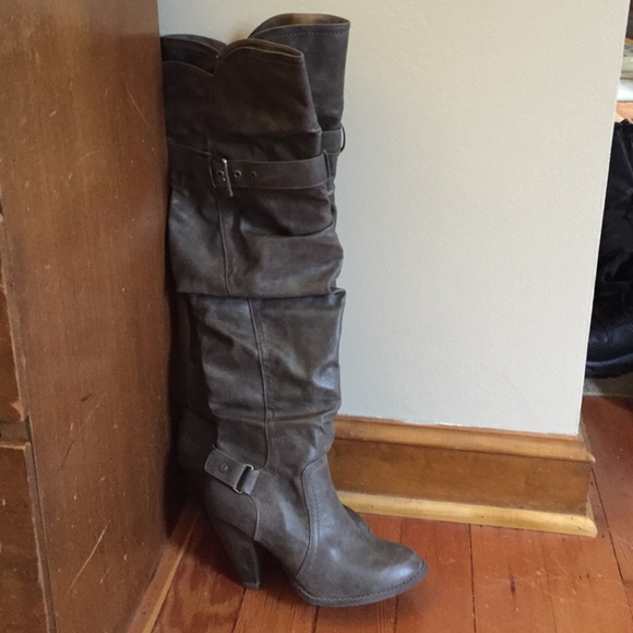 Knee-high boots - no wear on soles whatsoever