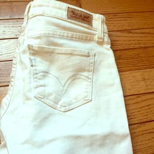 NWOT Levi's Bright White Denim Skinnies