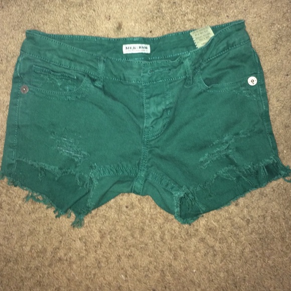 Shorts - Picture 1 of 2