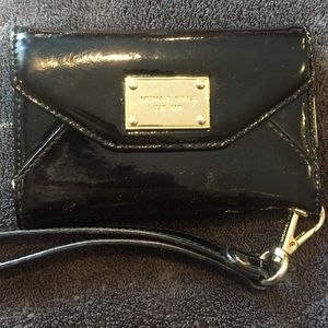 Michael kors cell phone and card holder