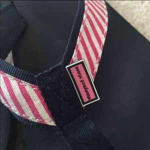 Vineyard Vines Navy and Pink Flip Flops