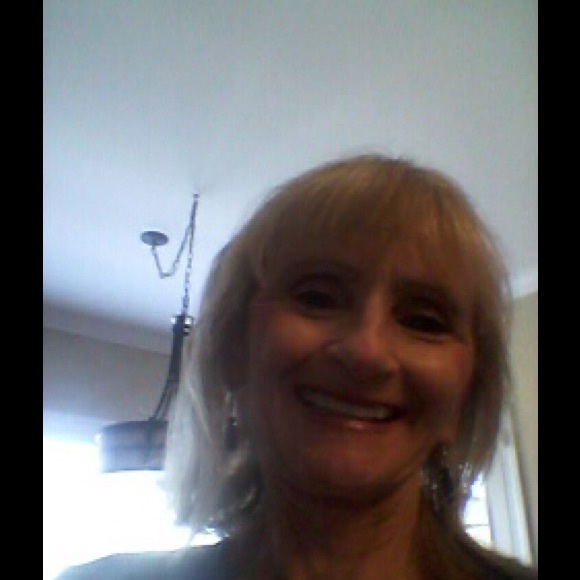 Meet your Posher, Moira