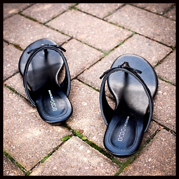 BCBG SANDALS Thin Flat Slip Ons - Picture 5 of 5