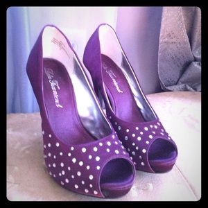 Gorgeous purple pumps size 5 never worn!