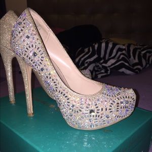 PROM/GRADUATION/CLASSY EVENT HEELS