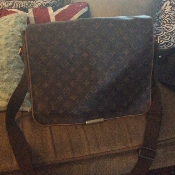 Louis Vuitton messenger bag - Picture 1 of 4