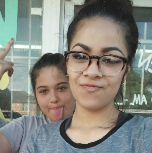 Meet your Posher, Hailey - Picture 1 of 1