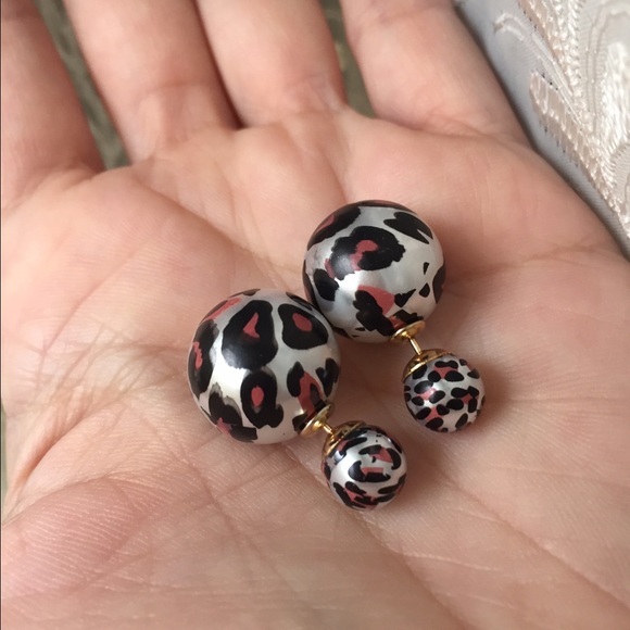 2/$15🌴🐆Animal Print🌴🐆Double Side Earrings - Picture 3 of 4
