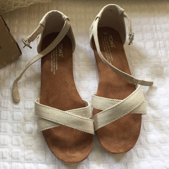 Toms Cream Chambray Correa Sandal- Youth 4