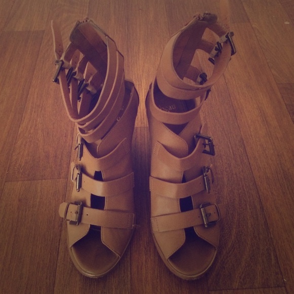 Tan wedge gladiators 😊