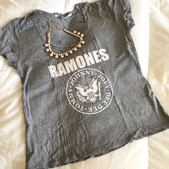 very cool Ramones shirt Medium sz