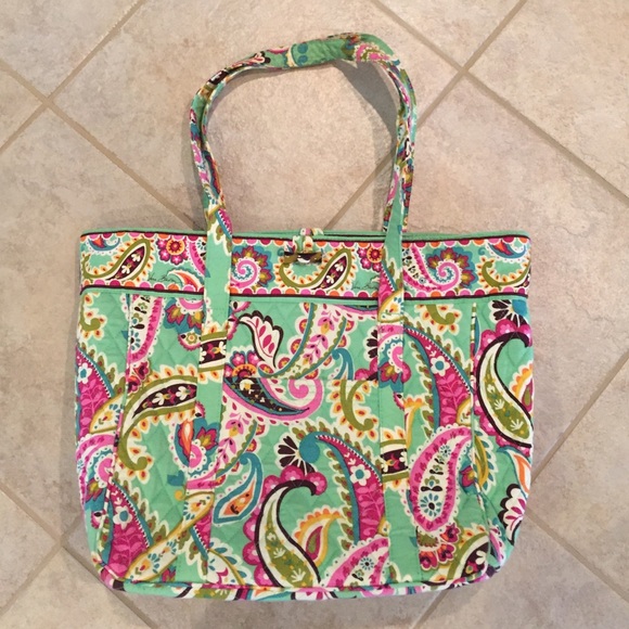 Vera Bradley Handbags - 🆕 Vera Bradley Large Laptop Tote in Tutti Frutti