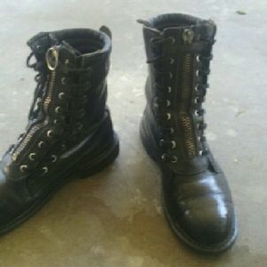 Steel toe boots