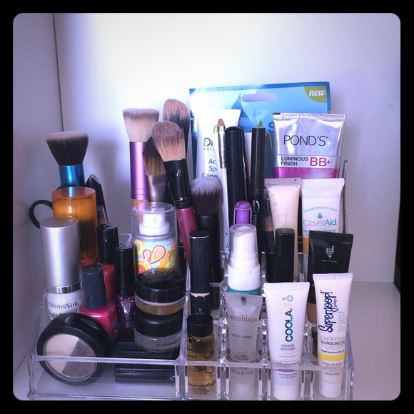 Acrylic cosmetic organizer