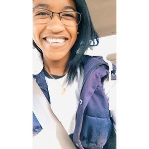 Meet your Posher, Nia