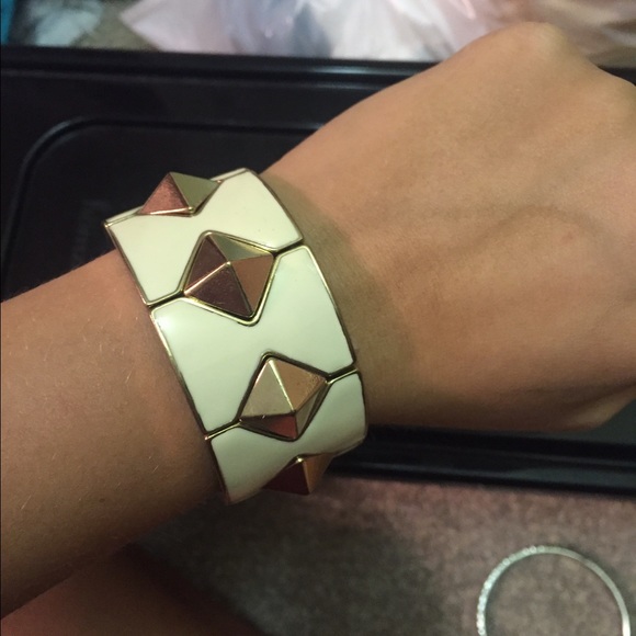 White and gold bracelet