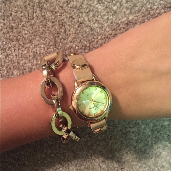 Adjustable wrap around watch
