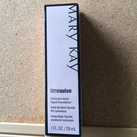 Mary Kay TimeWise Luminous Wear Foundation Ivory4